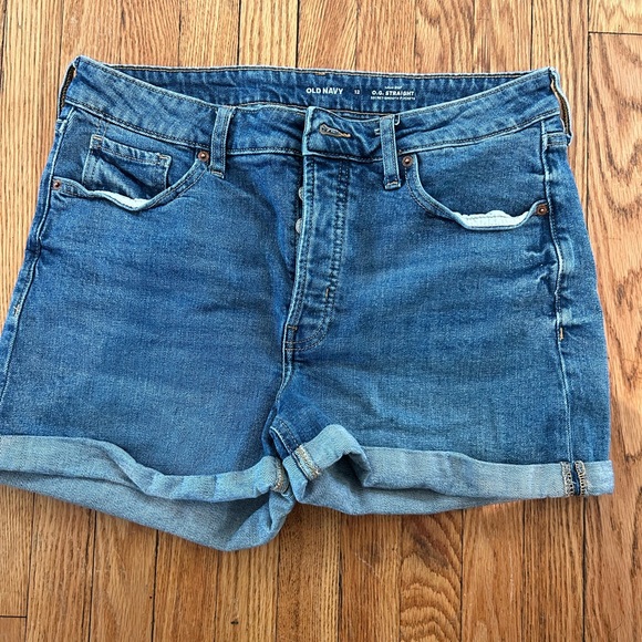 Old Navy Pants - Women’s Old Navy High Rise OG Straight Jeans Shorts. Size 12